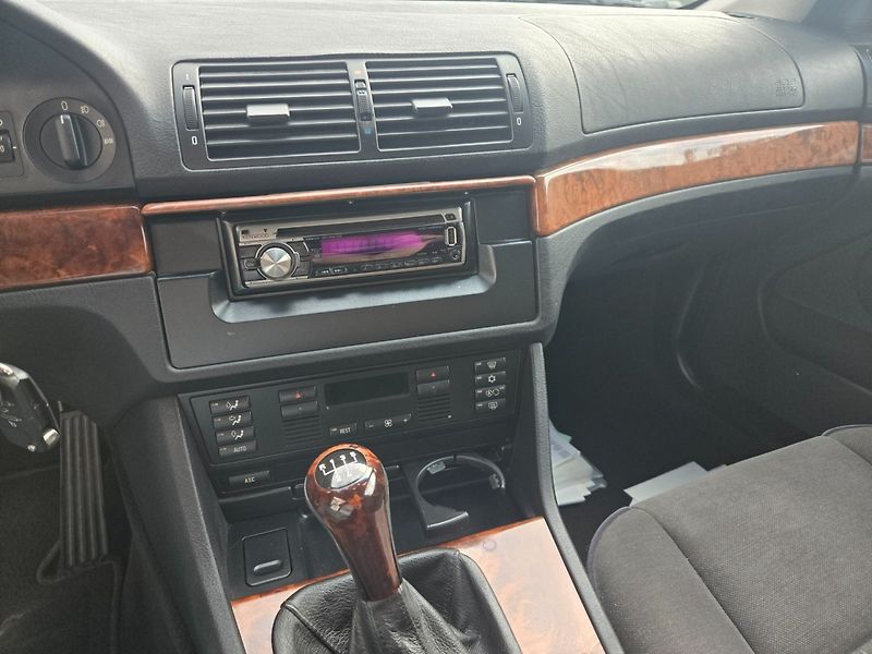 BMW Řada 5 (1997) 2.0 i Serviska - fotka 11 z 25