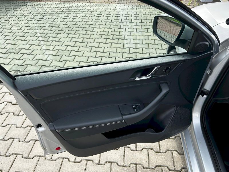 Škoda Rapid (2017) 1.2 TSI 81kW MP5 Ambition - fotka 21 z 32
