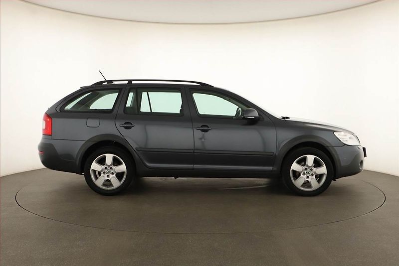 Škoda Octavia (2011) Scout 2.0 TDI, 4X4, Automat - fotka 6 z 18