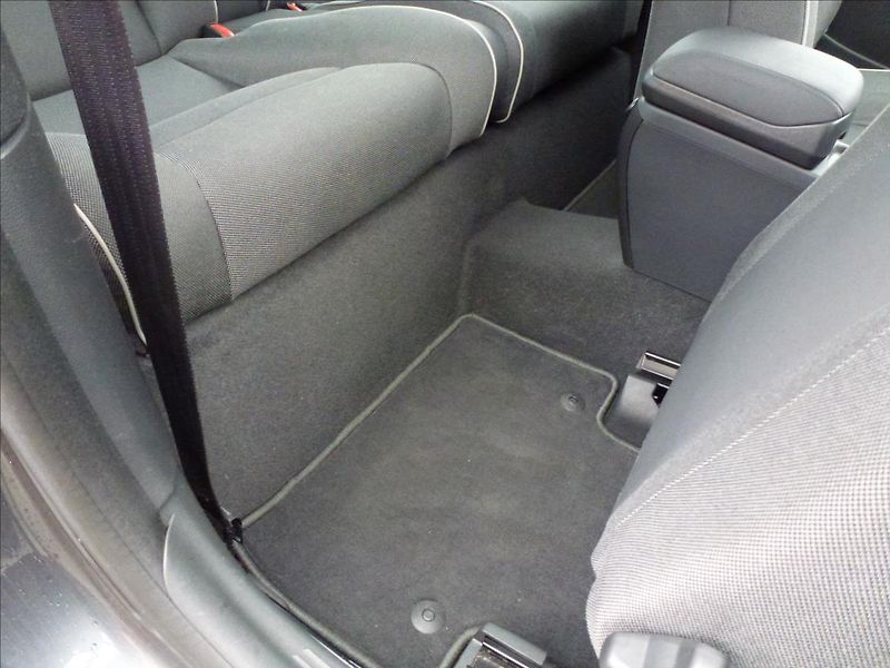 Volvo C30 2,0 i 16V Titanium Grey - fotka 32 z 62