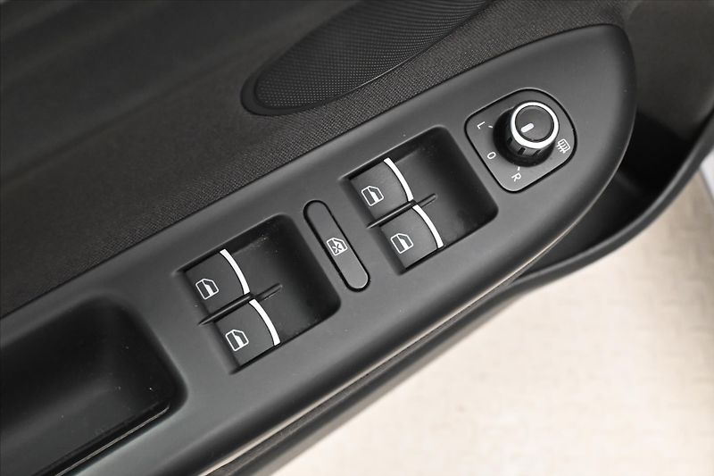 Volkswagen Golf Plus 1,6 TDI 77kW KLIMA Tažné - fotka 24 z 29