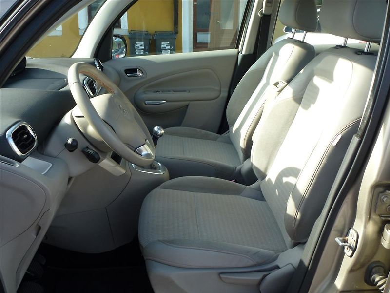 Citroën C3 Picasso 1,6 HDi Exclusive světlá kůže - fotka 16 z 47