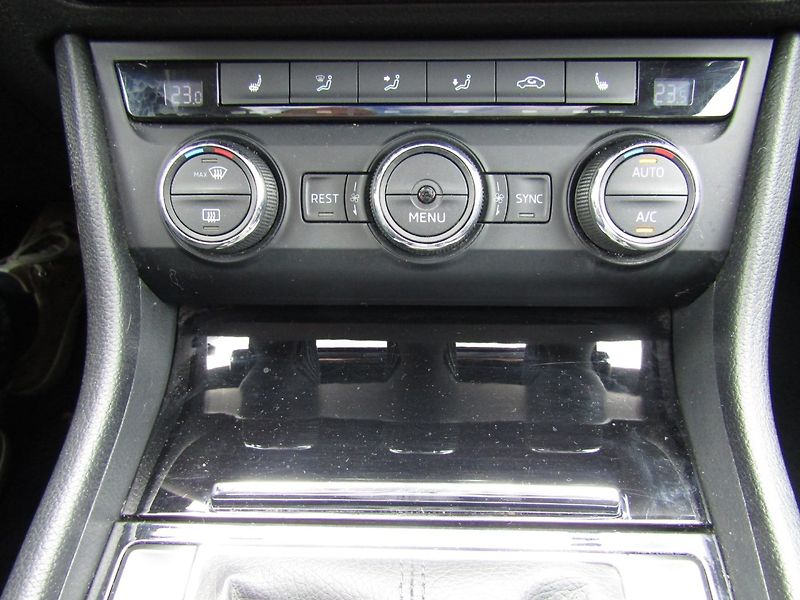 Škoda Superb (2016) 1.6 TDI 88kW - fotka 35 z 38