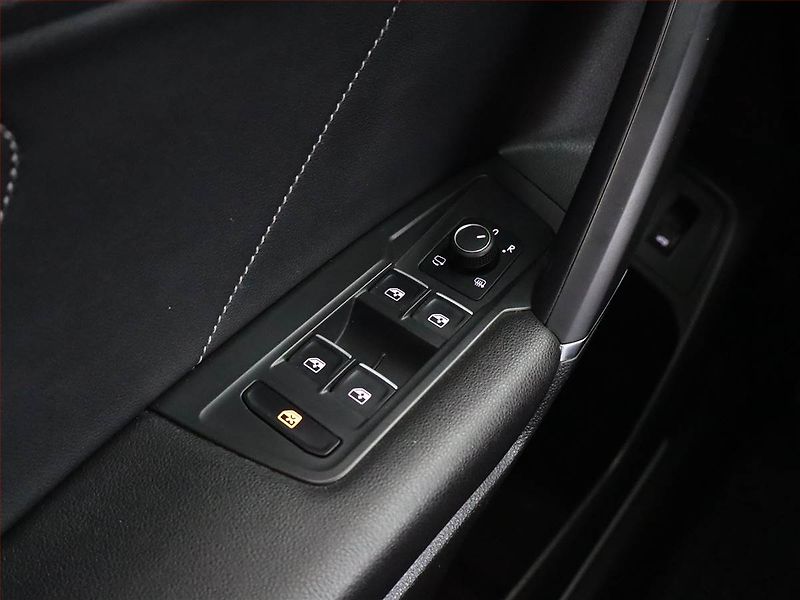 Volkswagen Tiguan Allspace (2019) R-Line 2.0 BiTDI - fotka 20 z 22