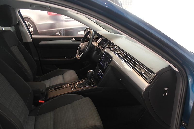 Volkswagen Passat (2021) 2.0TDI DSG LED Nez.Topení - fotka 22 z 36