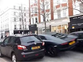 V Londýně došlo k nehodě vzácného a drahého Lamborghini Aventador.