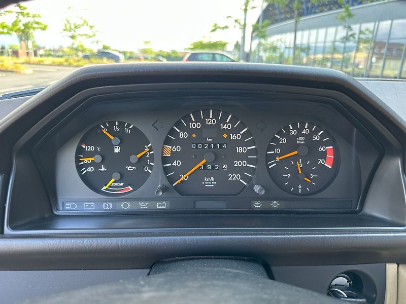 Mercedes-Benz 124 (1986) 230E 97kw - fotka 30 z 50