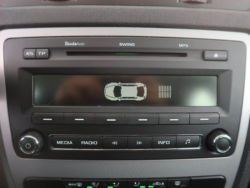 Škoda Octavia (2012) 1.6 TDI, nová STK, v provozu - fotka 16 z 17
