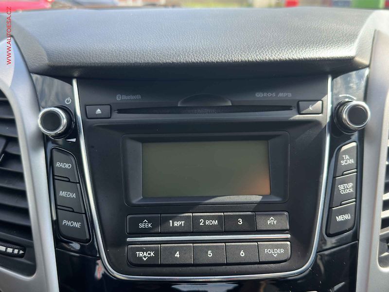 Hyundai i30 (2017) 1.6 GDI, 2.maj,ČR, servis - fotka 13 z 18