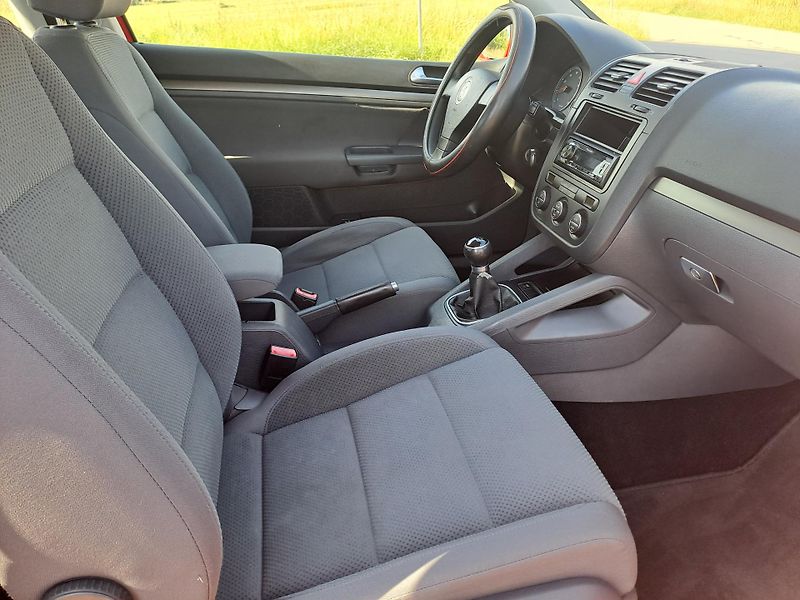 Volkswagen Golf 1.4 16V PĚKNÝ STAV - fotka 14 z 22