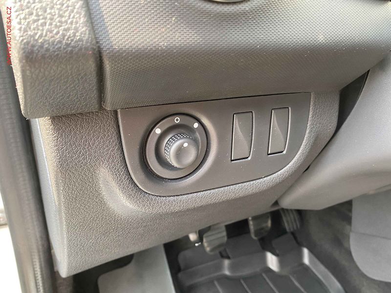 Dacia Logan (2019) 1.0i, ČR, Klima - fotka 14 z 15