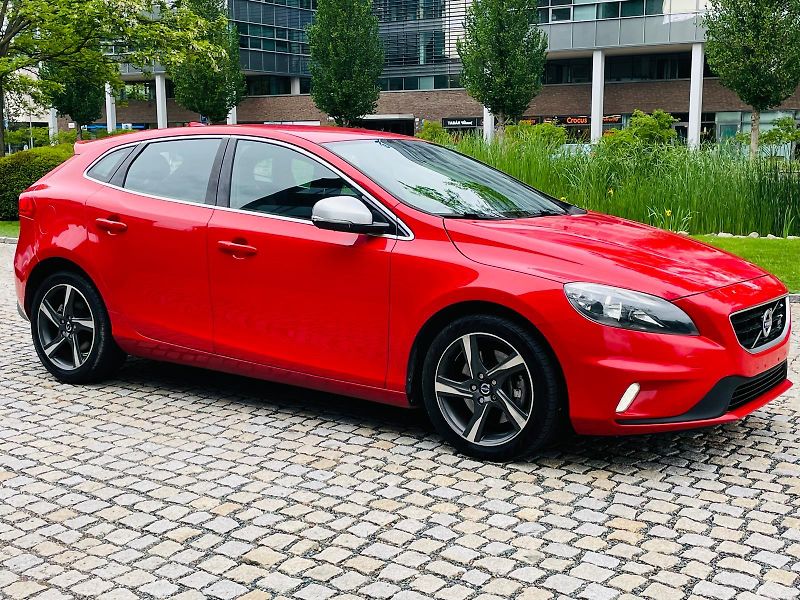 Volvo V40 2.0 D3 R-DESIGN MANUÁL TAŽNÉ - fotka 10 z 45
