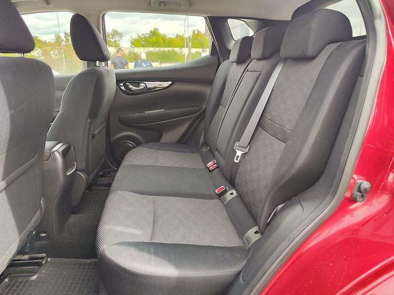 Nissan Qashqai 1.6 Dig-T/120kW Acenta - fotka 11 z 29