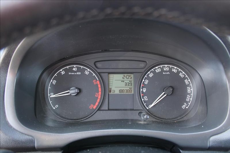 Škoda Fabia 1,2 i  STK 5/2028, ČR - fotka 16 z 19