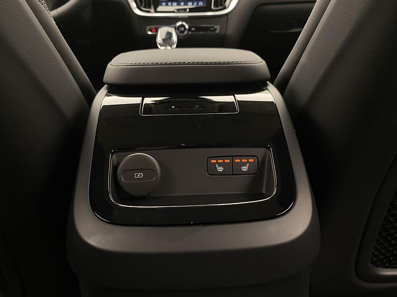 Volvo V60 (2026) T6 AWD Plug-in DARK PLUS - fotka 64 z 64