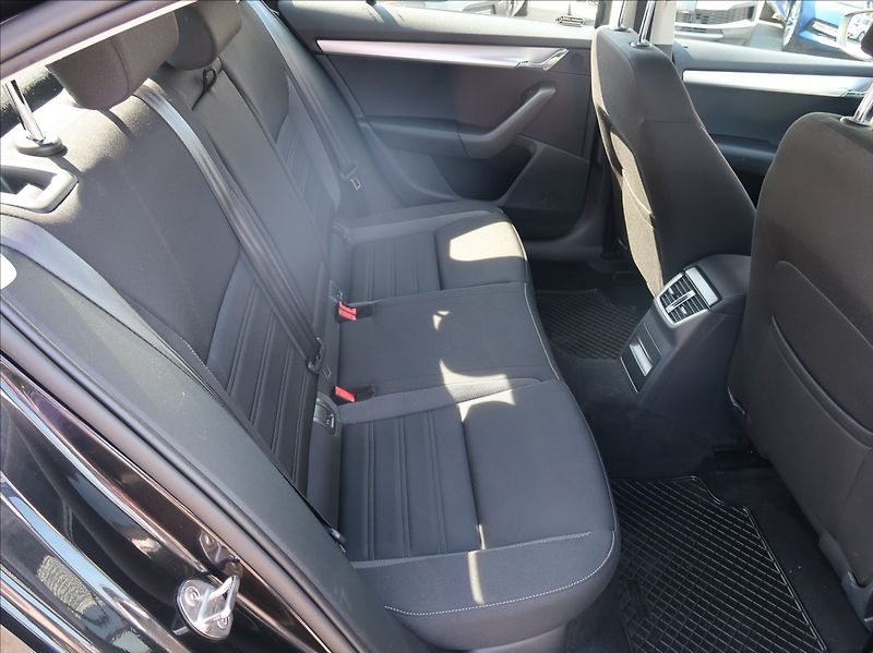 Škoda Octavia 1,6 TDi,85kW,1majČR,tempomat - fotka 18 z 24