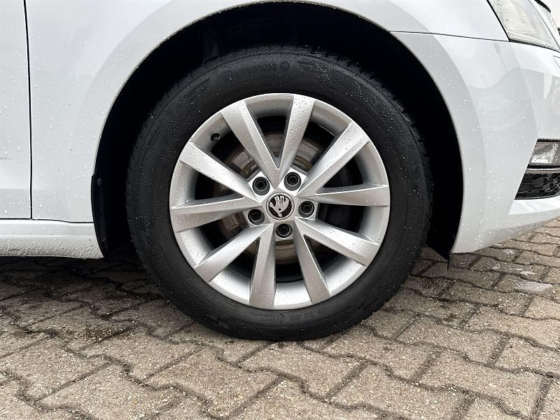 Škoda Octavia (2019) Combi 1.5 TSI G-TEC DSG Style - fotka 28 z 32