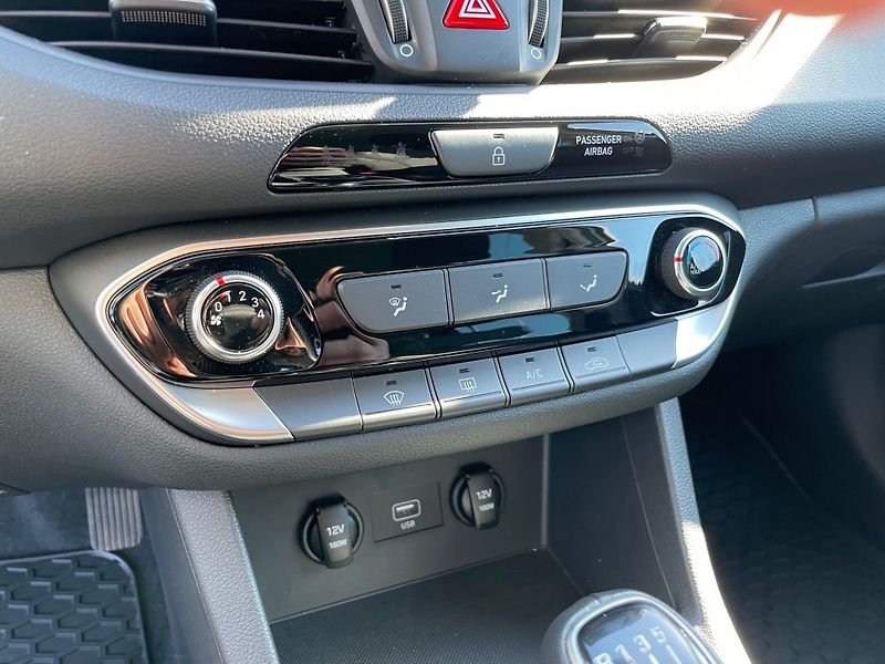 Hyundai i30 1,0 T-GDi Family Comfort, ČR - fotka 20 z 34