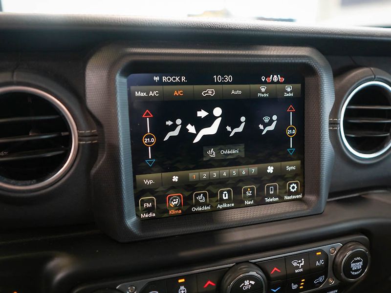Jeep Wrangler (2021) 2.0 Sahara Overland - fotka 29 z 36
