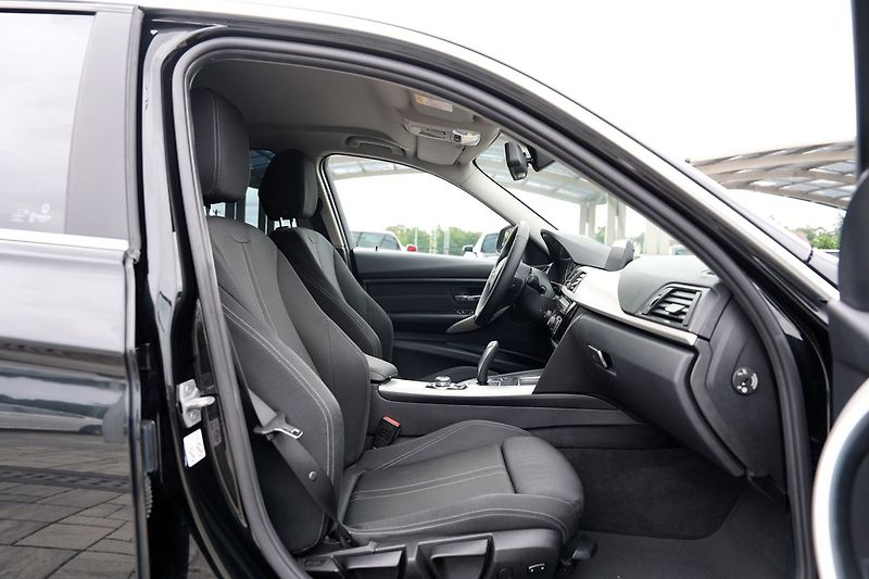 BMW Řada 3 320d automat/EfficientDynamic/ - fotka 26 z 39