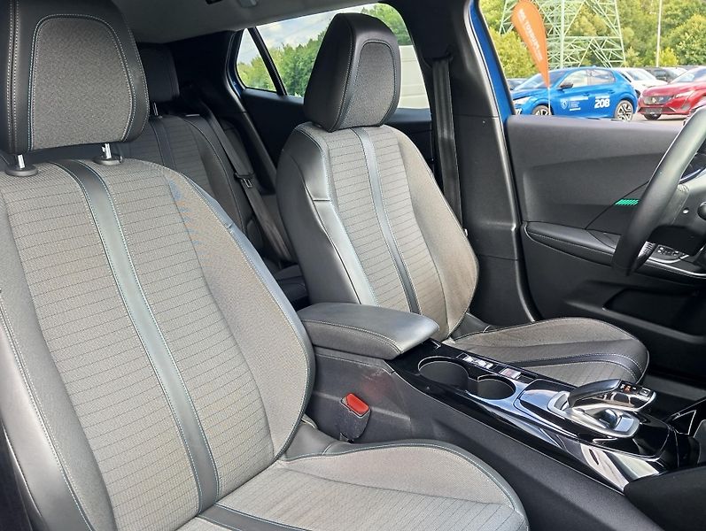 Peugeot 2008 (2021) e-AllurePack ELEKTRO 100 kW - fotka 17 z 21