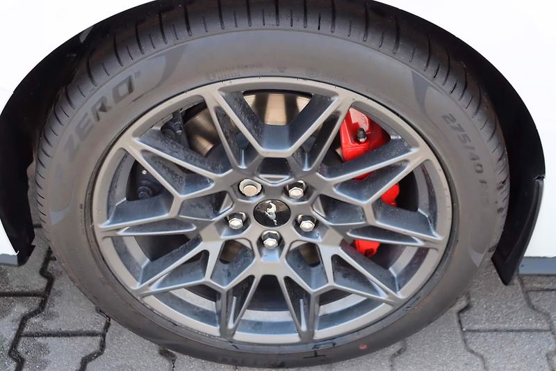 Ford Mustang (2026) Fastback 5.0 MagneRide - fotka 7 z 20