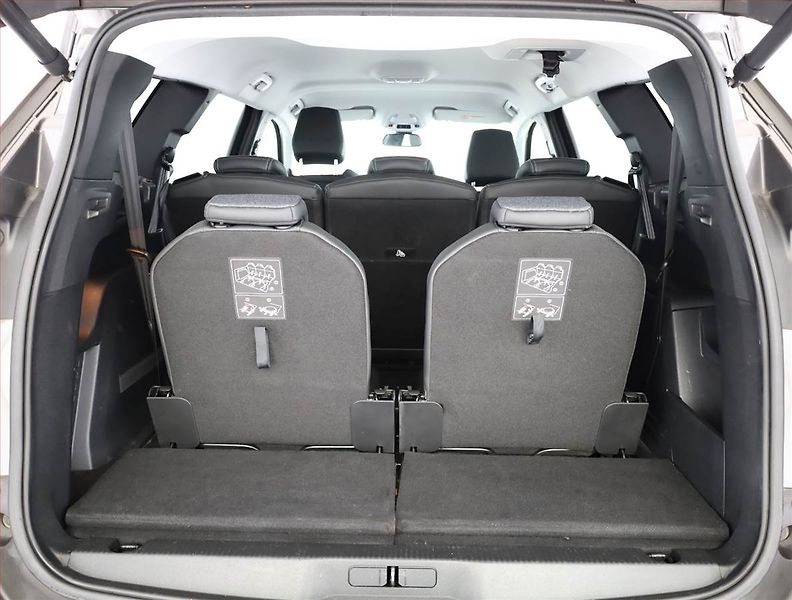 Peugeot 5008 (2021) 1.5 BlueHDi, Automat, 7 míst - fotka 17 z 19