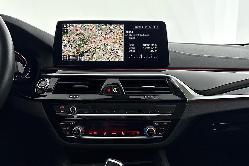 BMW Řada 5 540d xDrive - fotka 9 z 17