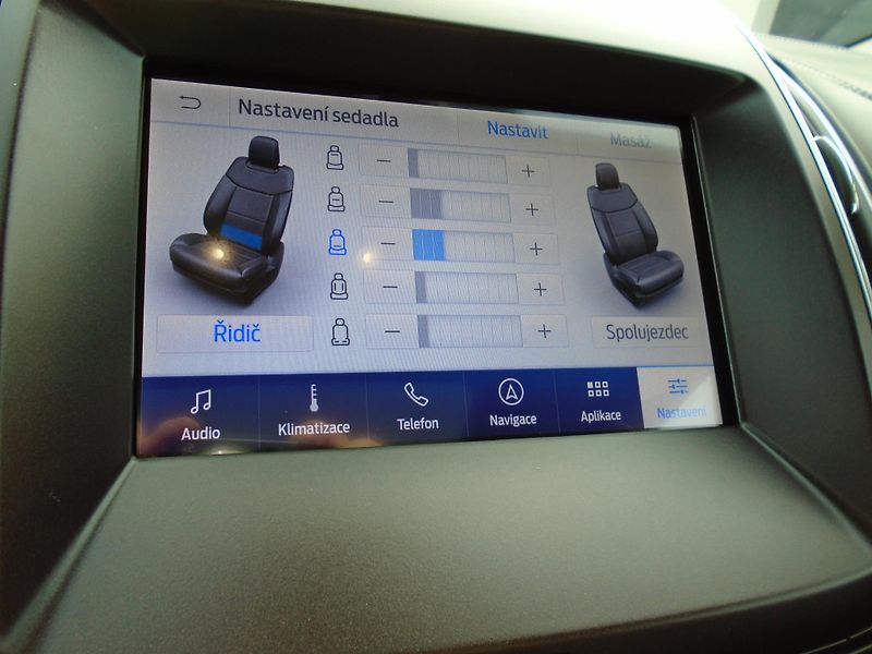 Ford Galaxy 2,0EcoBlue 140kW AWD Vignale  - fotka 32 z 50