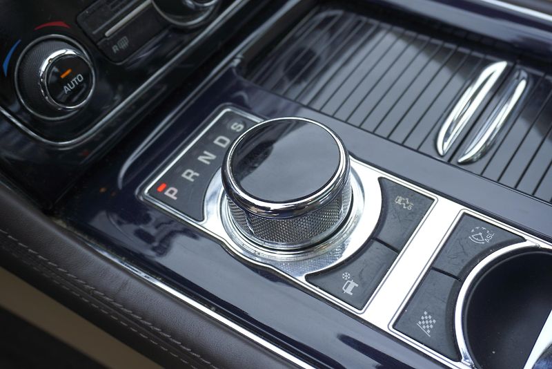 Jaguar XJ 5.0 V8 PREMIUM LUXURY - fotka 30 z 53