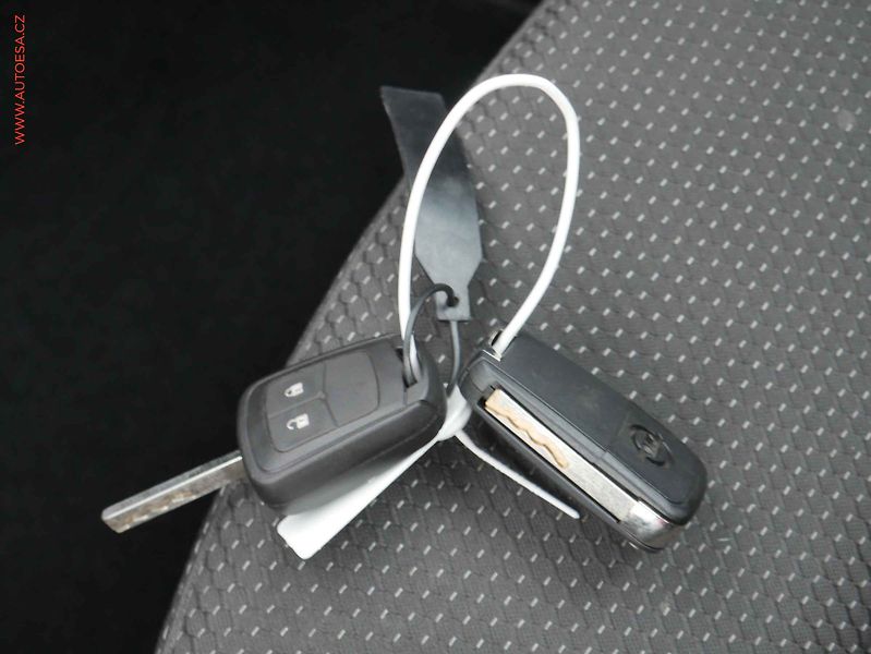 Opel Astra (2013) 1.4T, ČR, Klima - fotka 15 z 16