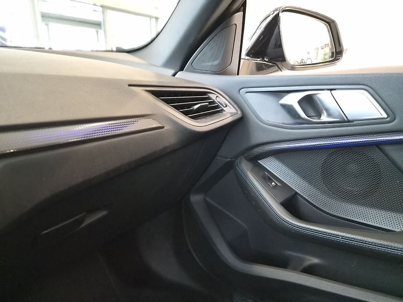 BMW Řada 2 M235i xDrive Gran Coupé - fotka 25 z 25