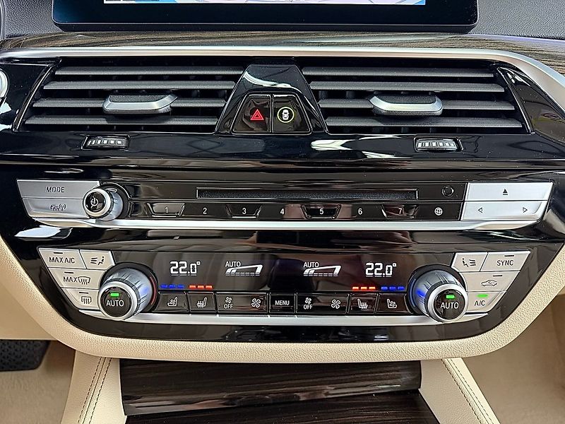 BMW Řada 5 540i 250KW, LUXURY LINE, VENTI - fotka 21 z 28