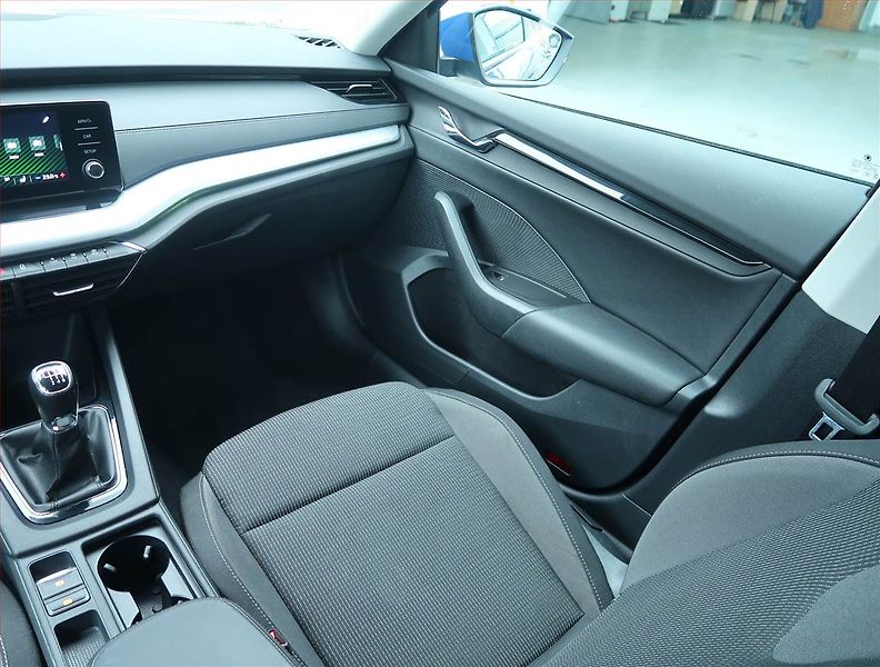 Škoda Octavia (2022) 2.0 TDI, Tempomat - fotka 8 z 15