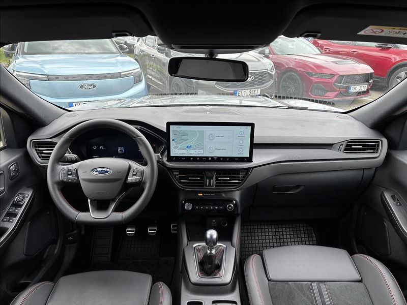 Ford Kuga 1,5 EcoBoost 111 kW ST-Line X - fotka 14 z 42