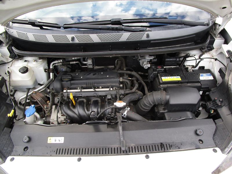 Hyundai ix20 1,4-66KW-KOUPEN V ČR - fotka 13 z 14