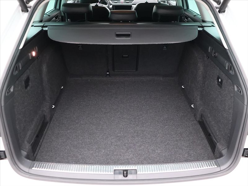 Škoda Superb 2,0 TDI 110kW DSG Style - fotka 10 z 35