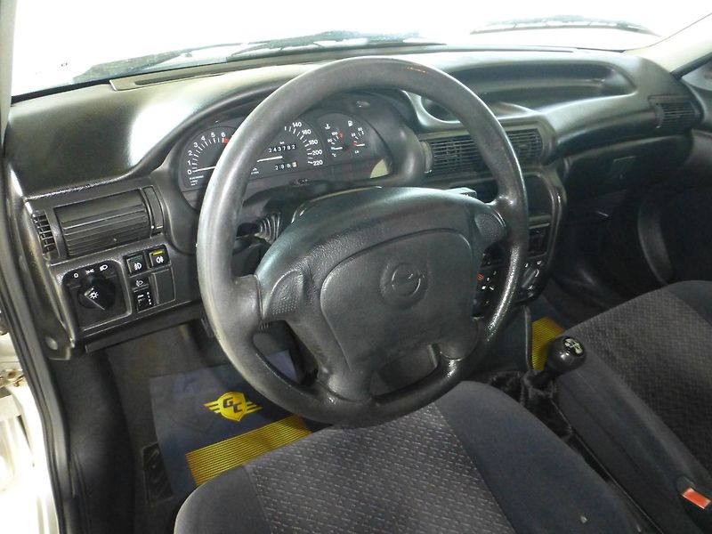 Opel Astra (1998) 1,4I**KLIMATIZACE**NOVÁ SPOJKA - fotka 11 z 24