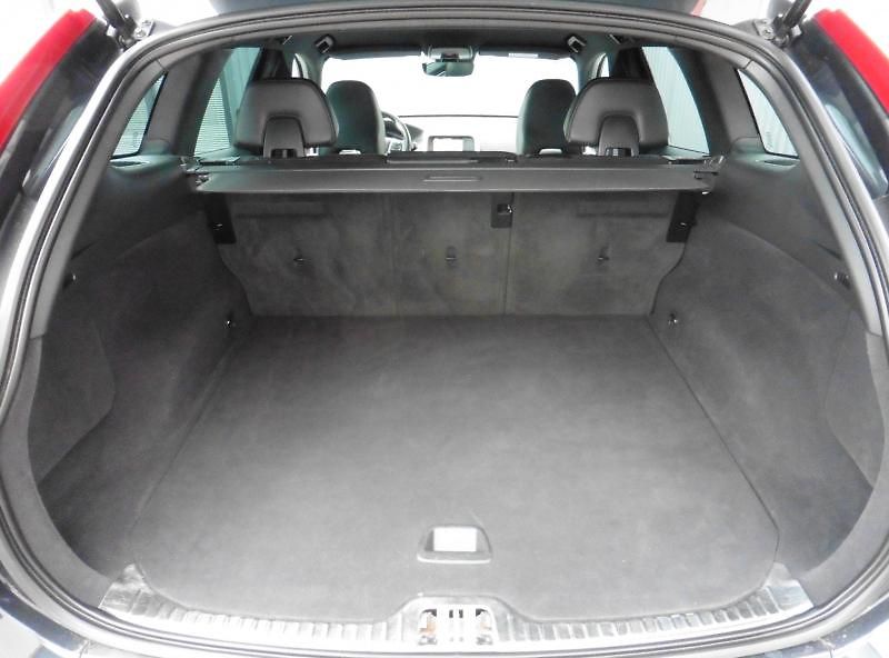 Volvo XC60 2.4 D5 R-Design AWD A/T Navi - fotka 8 z 15