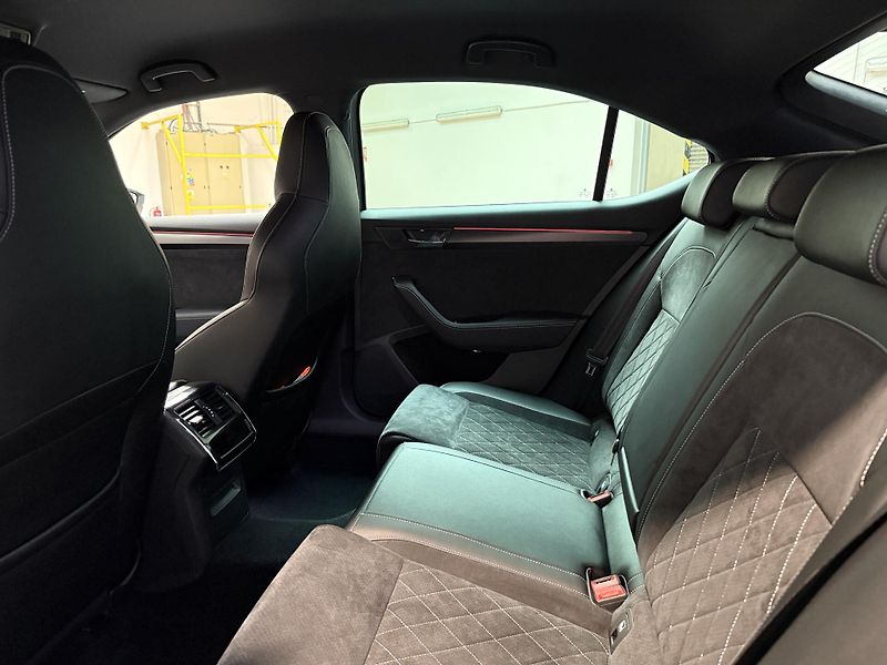 Škoda Superb 2.0 TSI 140kW SportLine DSG - fotka 12 z 15