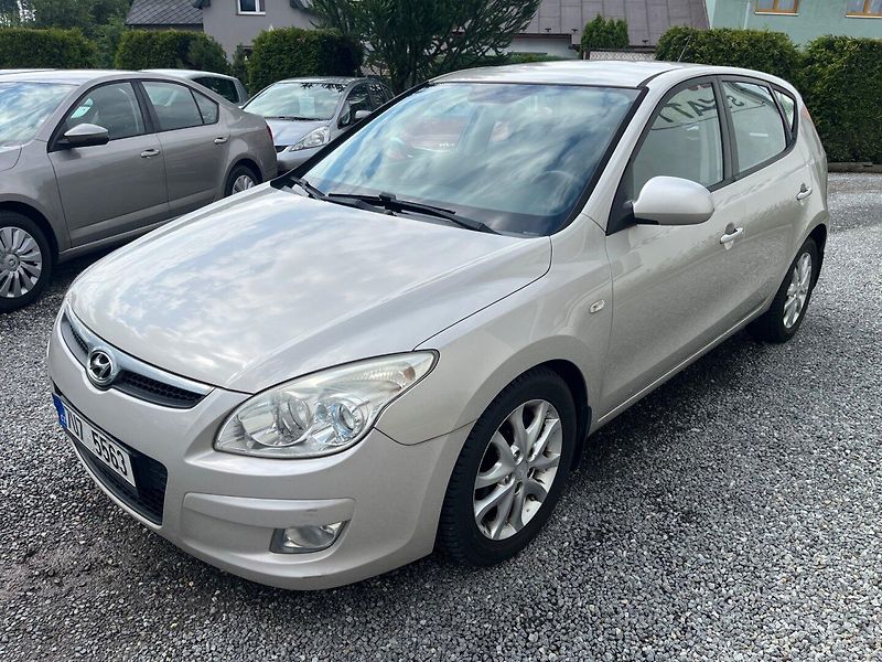 Hyundai i30 (2008) 1.6 CRDI - fotka 5 z 19
