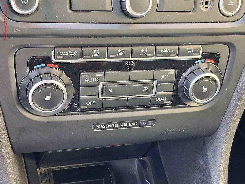 Volkswagen Golf (2009) 1.4TSi, navi, výhřev sed - fotka 14 z 19