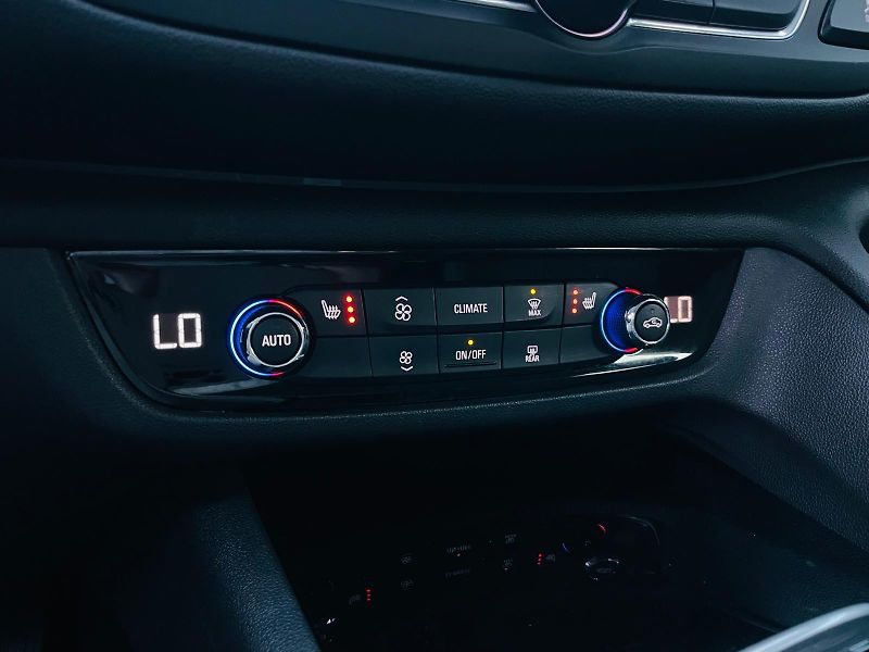 Opel Insignia 2.0CDTi KAMERA VÝHŘEV SERVISKA - fotka 37 z 51