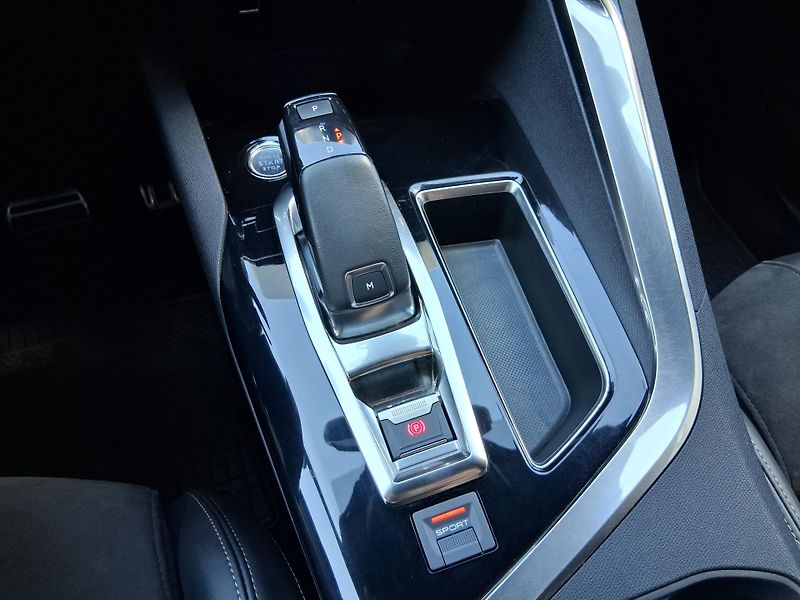 Peugeot 5008 GT 2.0 BHDi 130 kW - fotka 20 z 31