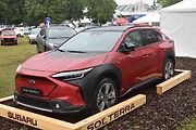 Svůj první elektromobil Solterra předvádí také Subaru