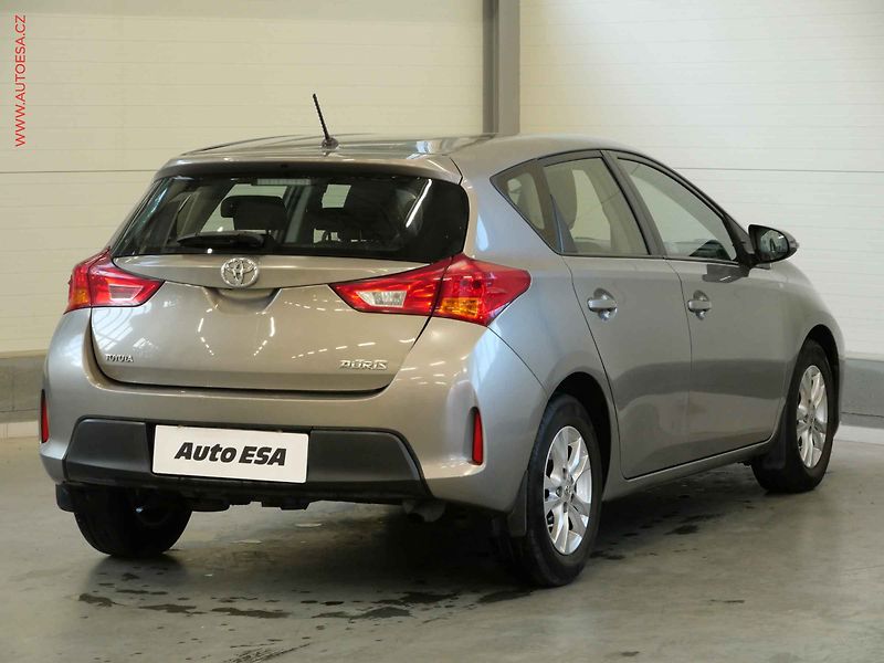 Toyota Auris (2013) 1.3i, ČR - fotka 4 z 20