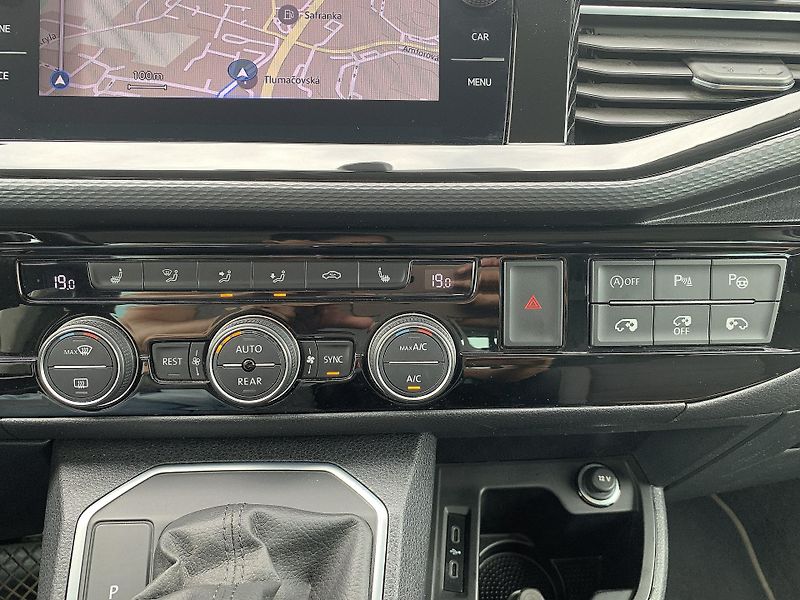 Volkswagen Multivan HIGHLINE 2.0 TDI 4x4 146kW - fotka 23 z 33