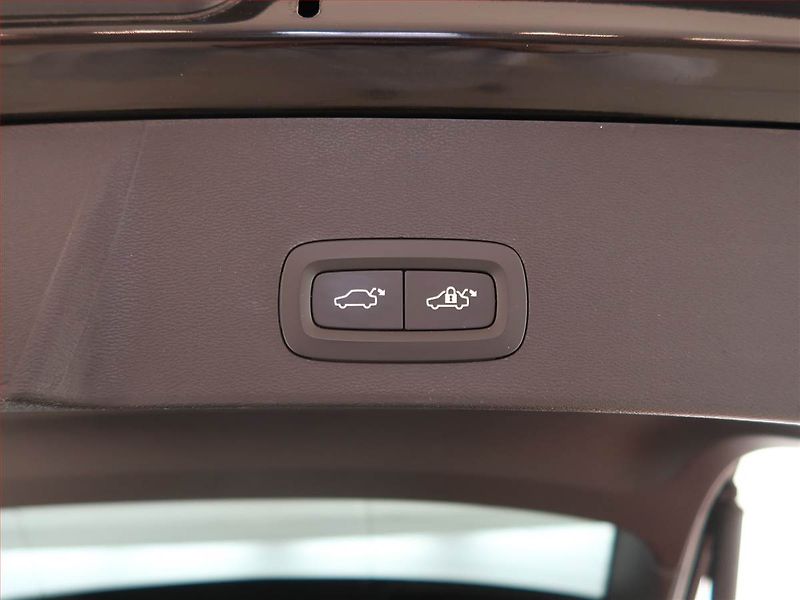 Volvo XC40 (2018) D4 AWD - fotka 24 z 24