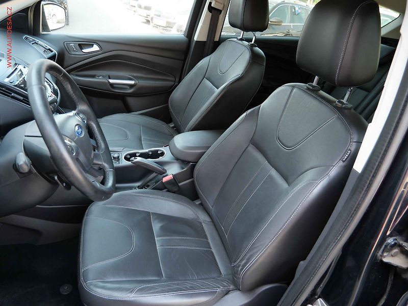 Ford Kuga (2013) 2.0 TDCi 4x4, AT, navi, kůže - fotka 8 z 20