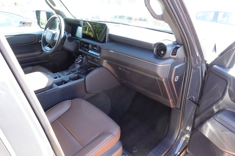 Toyota Land Cruiser 2.8D4-D  8 AT Invincible - fotka 12 z 39